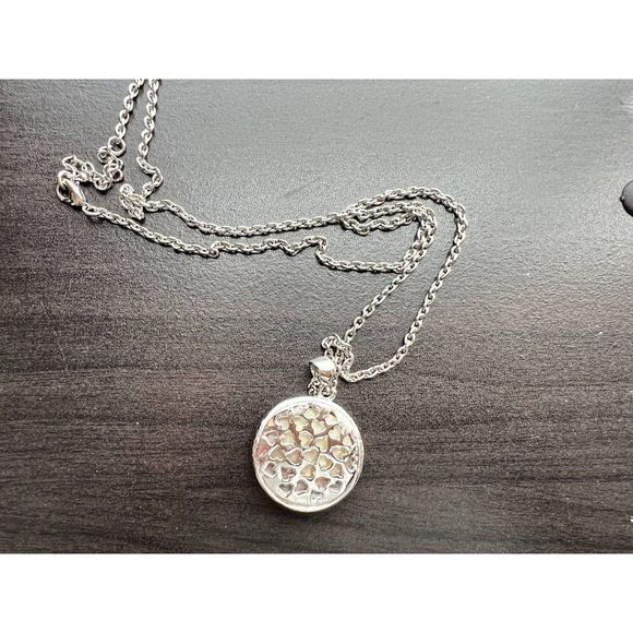 Long necklace with mother of pearl and crystal stones pendant, silver color - Picture 4 of 8
